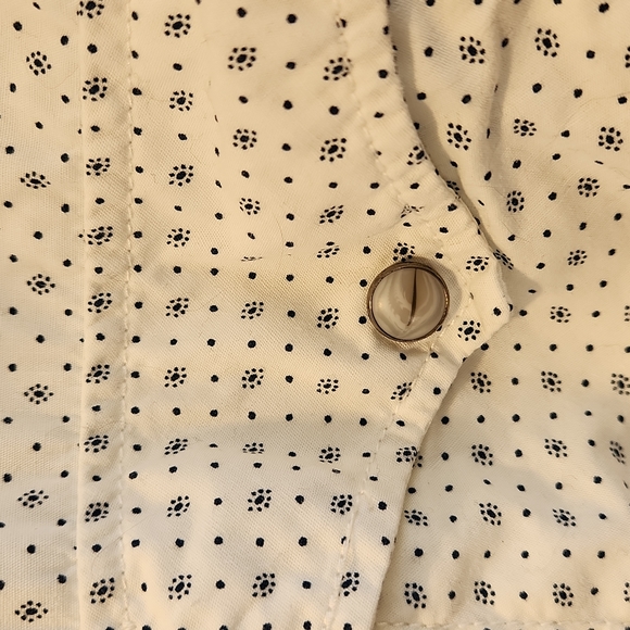Old Navy Slim Fit Button Down Shirt Small - Picture 3 of 3